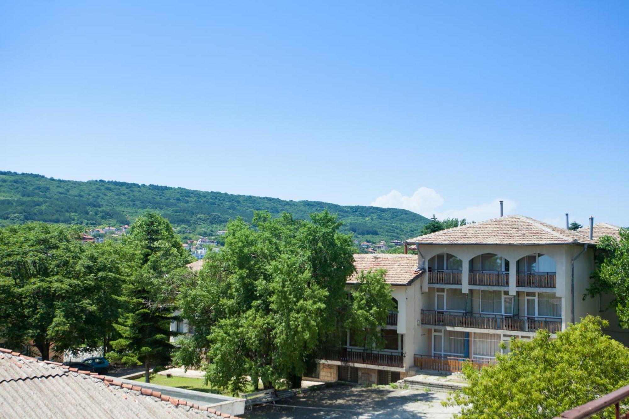 Bisser Hotel - Free Parking - Free Pool Access Baltsjik Rom bilde