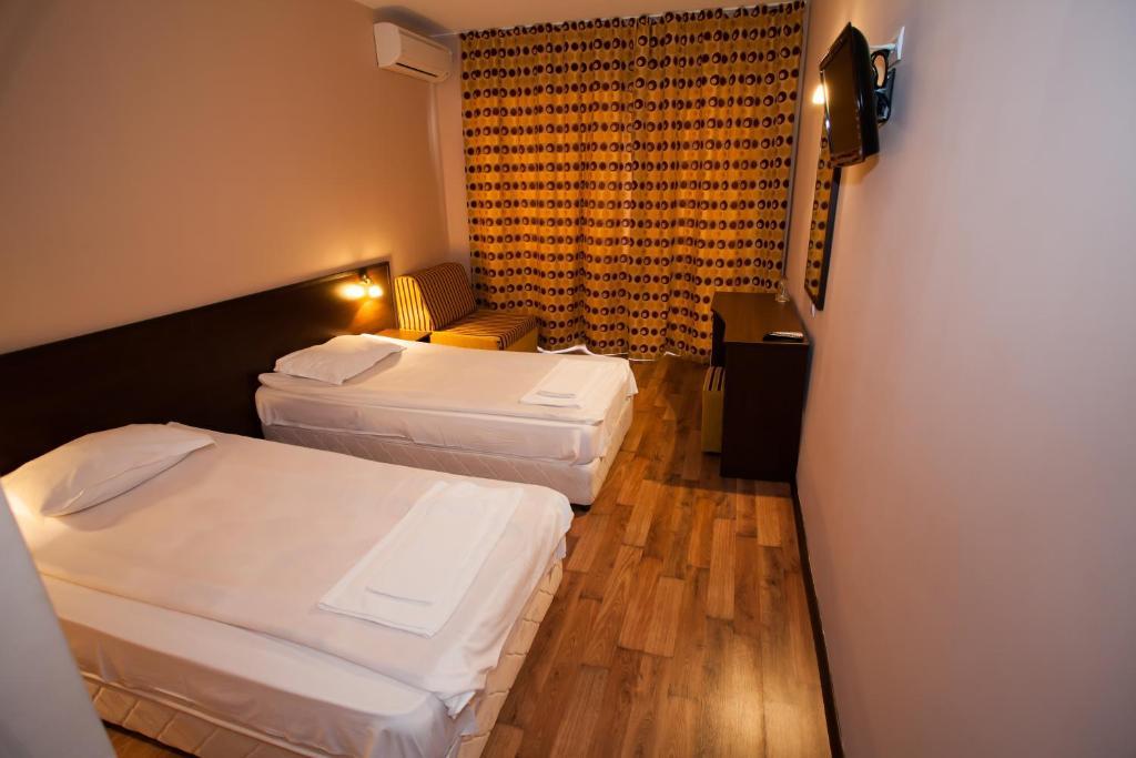 Bisser Hotel - Free Parking - Free Pool Access Baltsjik Rom bilde