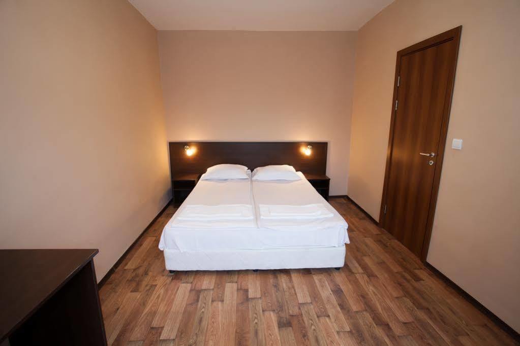 Bisser Hotel - Free Parking - Free Pool Access Baltsjik Eksteriør bilde