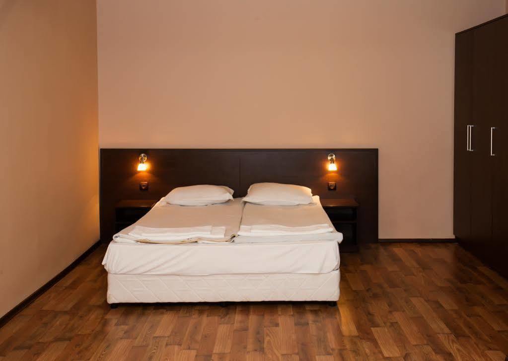 Bisser Hotel - Free Parking - Free Pool Access Baltsjik Eksteriør bilde