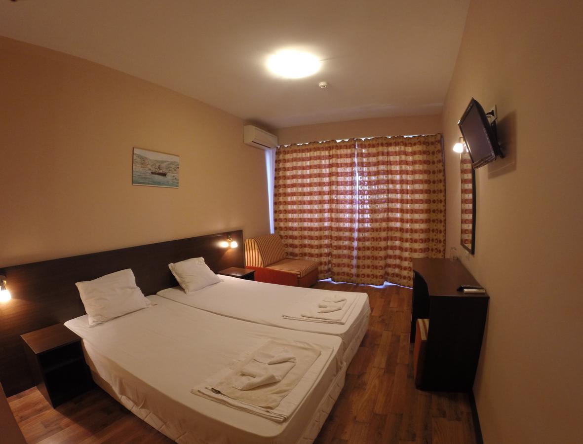 Bisser Hotel - Free Parking - Free Pool Access Baltsjik Eksteriør bilde